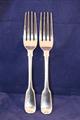 A pair of Georgian pudding forks