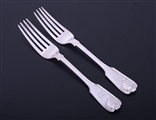 A pair of Victorian fiddle, thread and shell pattern sterling silver table forks