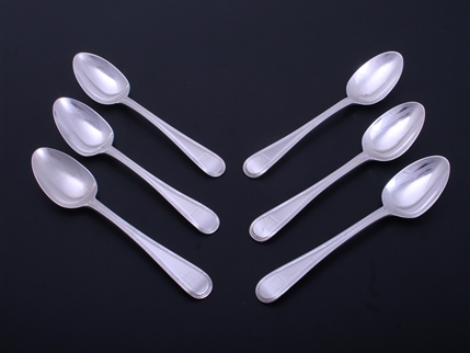 Set of six Victorian Irish Old English thread pattern teaspoons