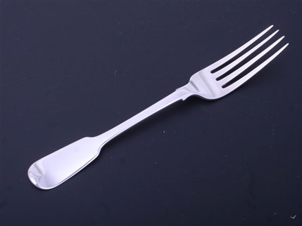 A George IV sterling silver fiddle pattern fork