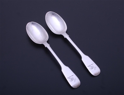 A pair of Victorian fiddle pattern sterling silver teaspoons