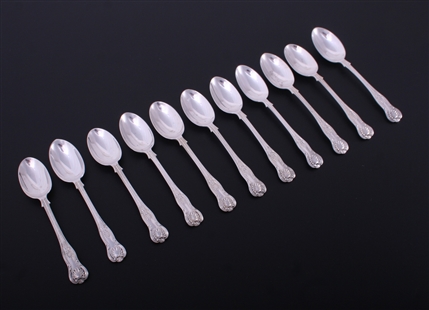 A set of eleven Edwardian King's pattern sterling silver coffee spoons