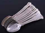 A set of eleven Edwardian King's pattern sterling silver coffee spoons