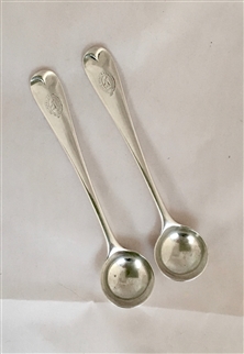 A pair of Antique Victorian Hallmarked Sterling Silver Hanoverian Rat Tail pattern salt spoons, 1883