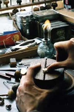 Signet ring engraving