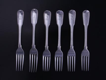A set of six Regency fiddle and thread pattern sterling silver dessert forks
