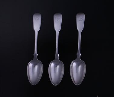 Three William IV fiddle pattern sterling silver dessert spoons