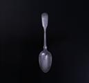 A Victorian fiddle and thread pattern sterling silver dessert spoon