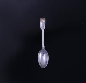 MILITARY: A Victorian fiddle, thread and shell pattern silver teaspoon
