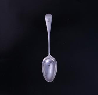 An Edwardian Old English pattern sterling silver dessert spoon