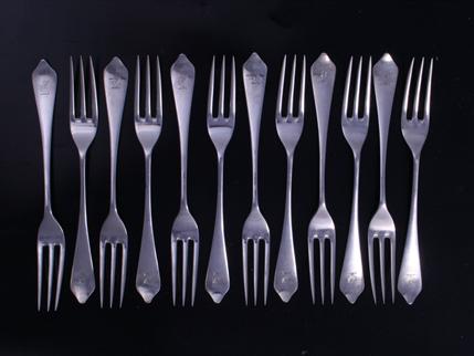 Twenty eight silver dessert forks