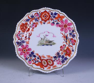 A Worcester porcelain armorial plate