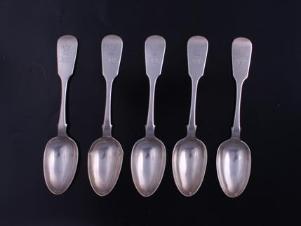 A set of five Victorian fiddle pattern sterling silver dessert spoons