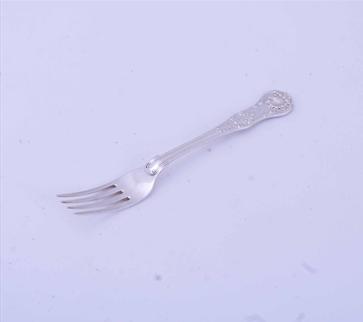 A George IV Queen's pattern sterling silver dessert fork