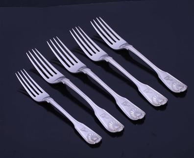 A Victorian fiddle, thread and shell pattern sterling silver dessert fork