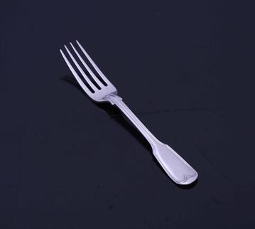 A Victorian fiddle and thread pattern sterling silver dessert fork
