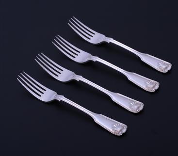 Set of four Victorian fiddle, thread and shell pattern sterling silver dessert forks