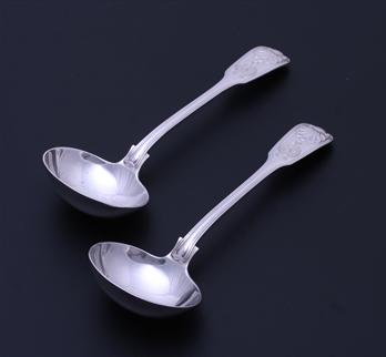 A pair of Victorian fiddle, thread and shell pattern sterling silver sauce ladles