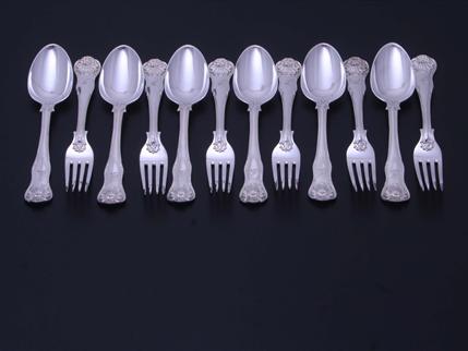 An Edwardian sterling silver King's Husk pattern dessert service for 6 people