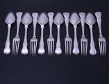 An Edwardian sterling silver King's Husk pattern dessert service for 6 people