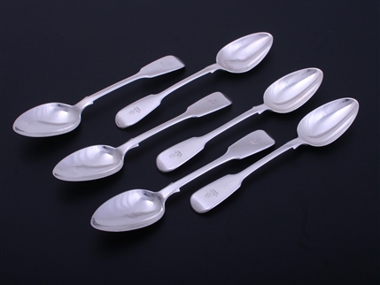 A matched set of six Victorian sterling silver fiddle pattern teaspoons