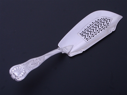 A George IV King's pattern sterling silver fish slice