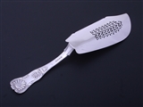 A George IV King's pattern sterling silver fish slice