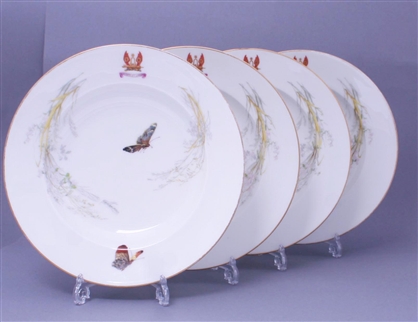 Attractive set of four Victorian armorial porcelain soup plates