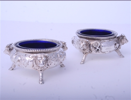 Rare pair of Victorian silver novelty cauldron salts with heraldic decoration