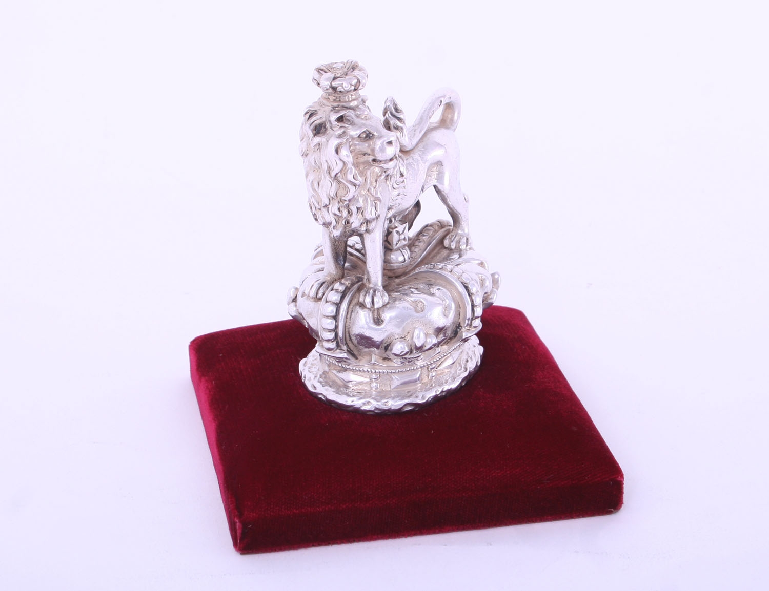 ROYAL A William IV sterling silver finial by Paul Storr designed as