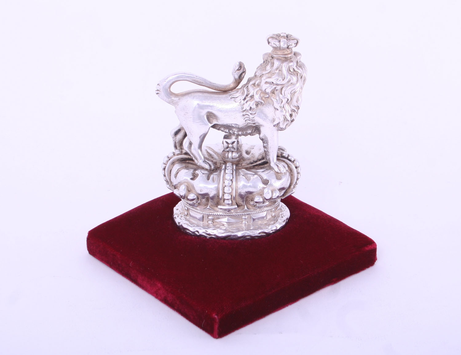 ROYAL A William IV sterling silver finial by Paul Storr designed as