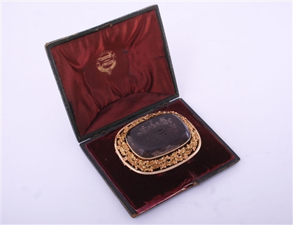 Exceptional Victorian gold and hardstone intaglio armorial brooch