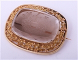 Exceptional Victorian gold and hardstone intaglio armorial brooch
