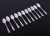 A set of eleven Edwardian King's pattern sterling silver coffee spoons