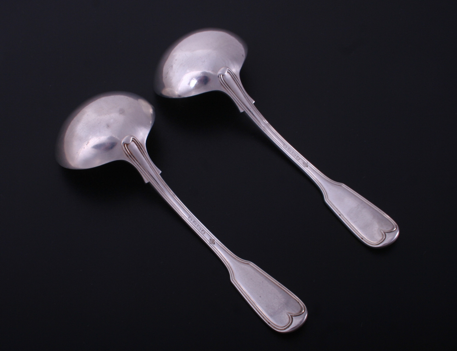 A pair of Victorian fiddle and thread pattern sterling silver sauce