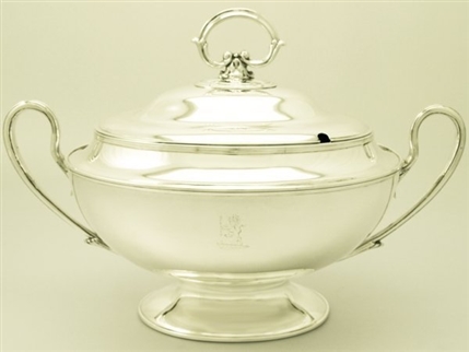 A fine and impressive antique Edwardian English sterling silver soup tureen