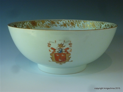 Chinese Porcelain Armorial Porcelain Bowl with MAKGILL MCGILL  MACGILL Family & Clan Arms. Qianlong Emperor 中国纹章瓷板乾隆帝