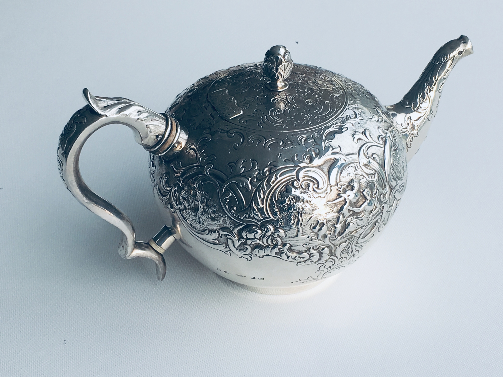 A Victorian sterling silver teapot : MyFamilySilver.com